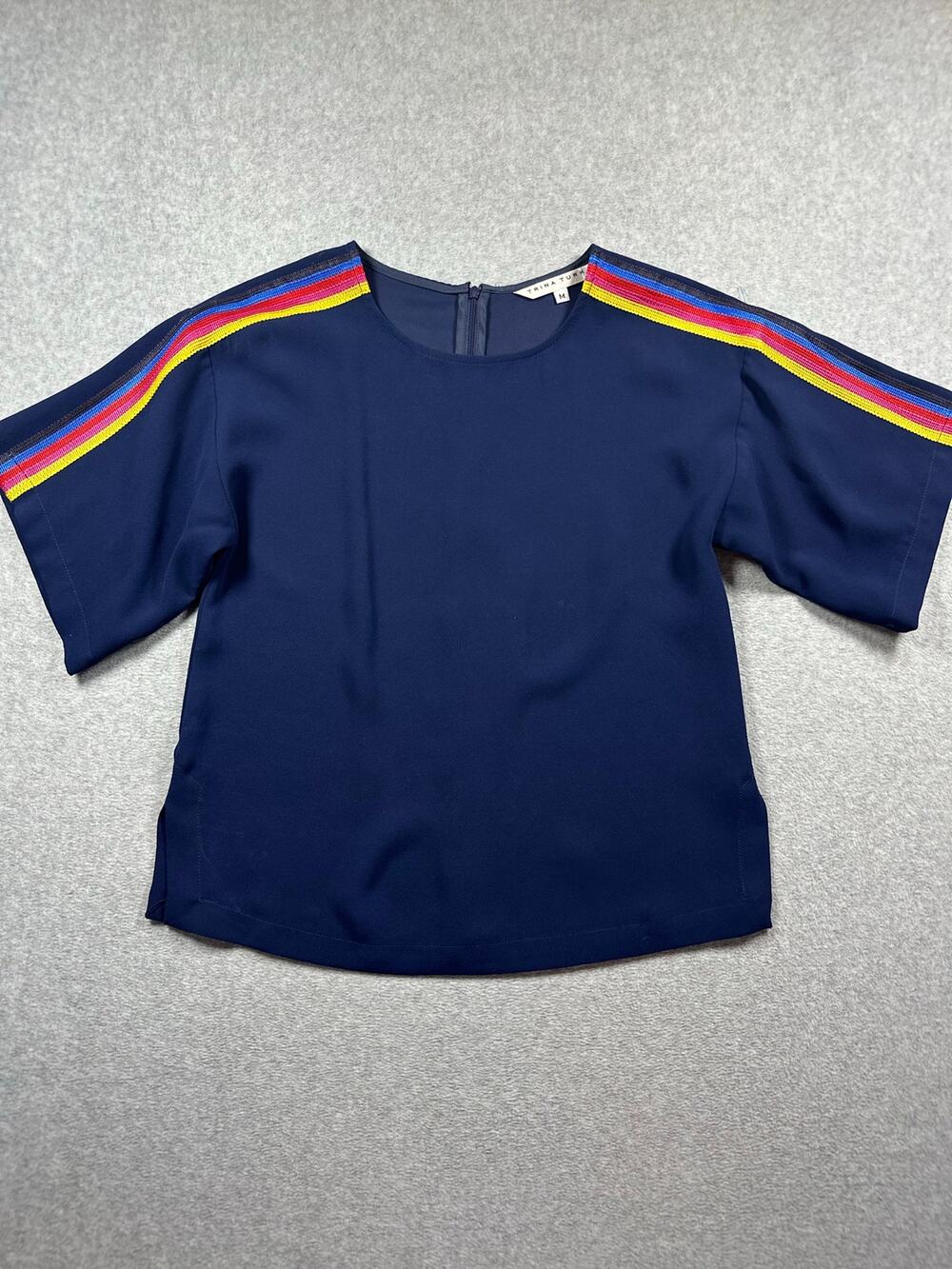 Trina Turk Boxy Crew Neck Top Women's Medium Navy Rainbow Shoulder Back Zip